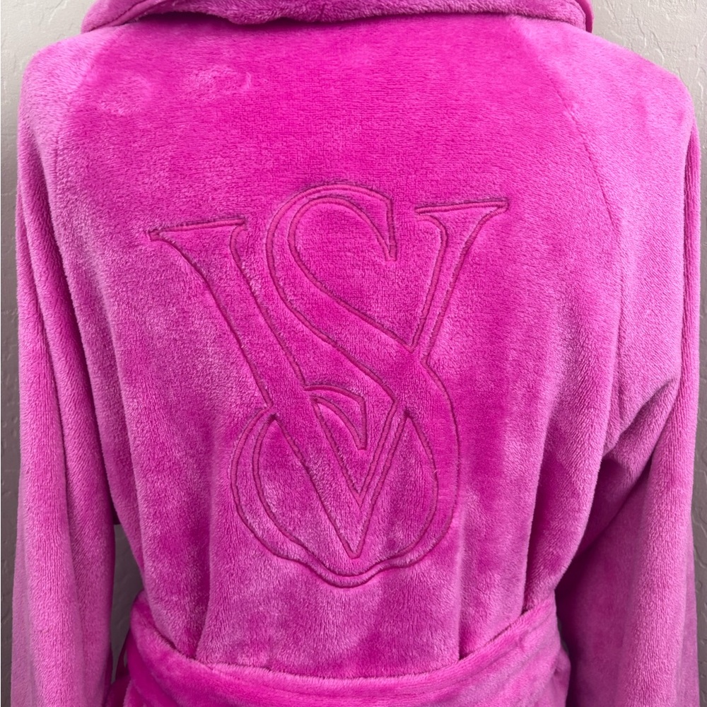 NWOT - Victoria's Secret - Fuchsia Plush Robe - Picture 5 of 7